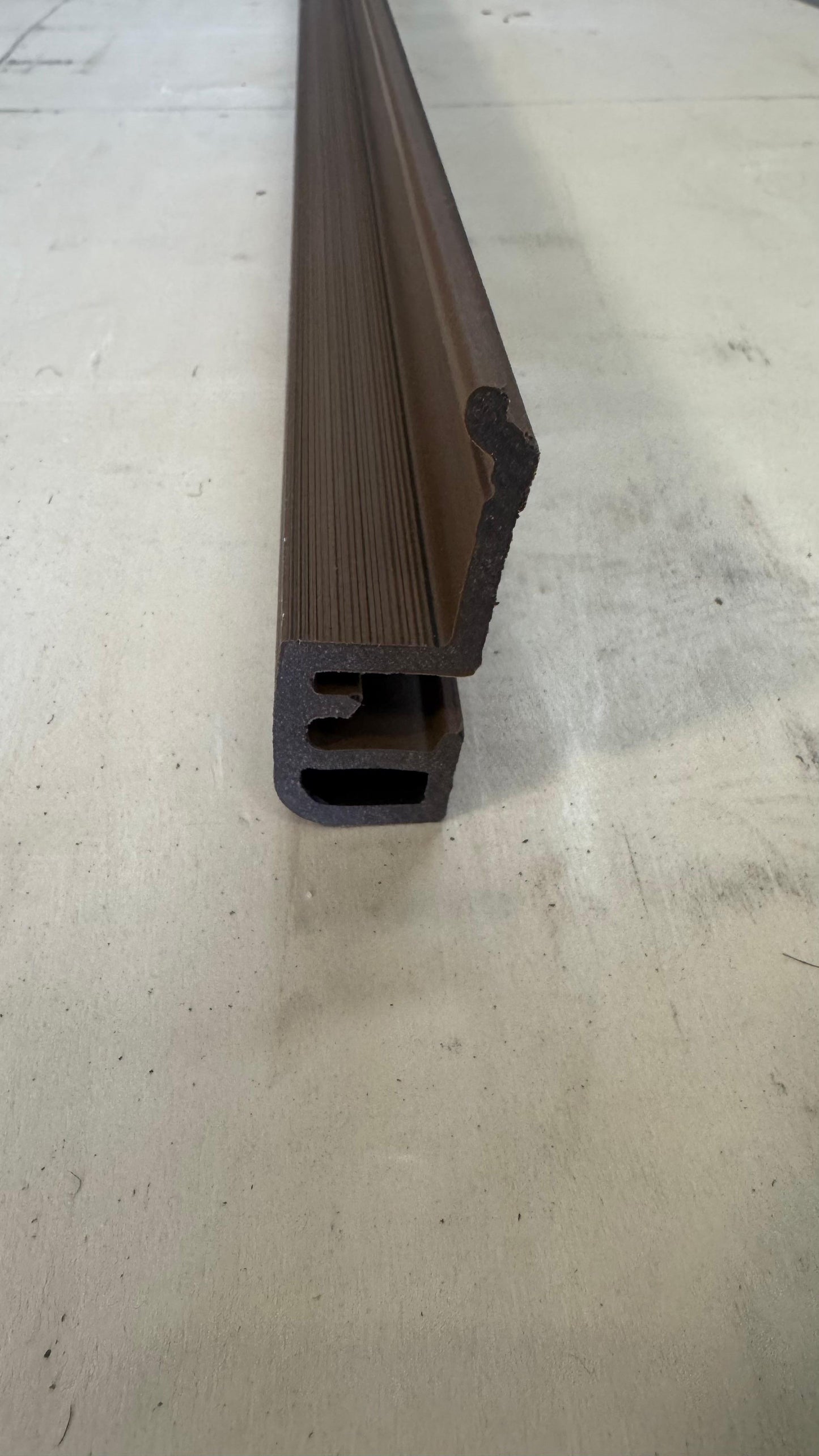 Composiet Hoekprofiel Walnut 290cm en 390cm