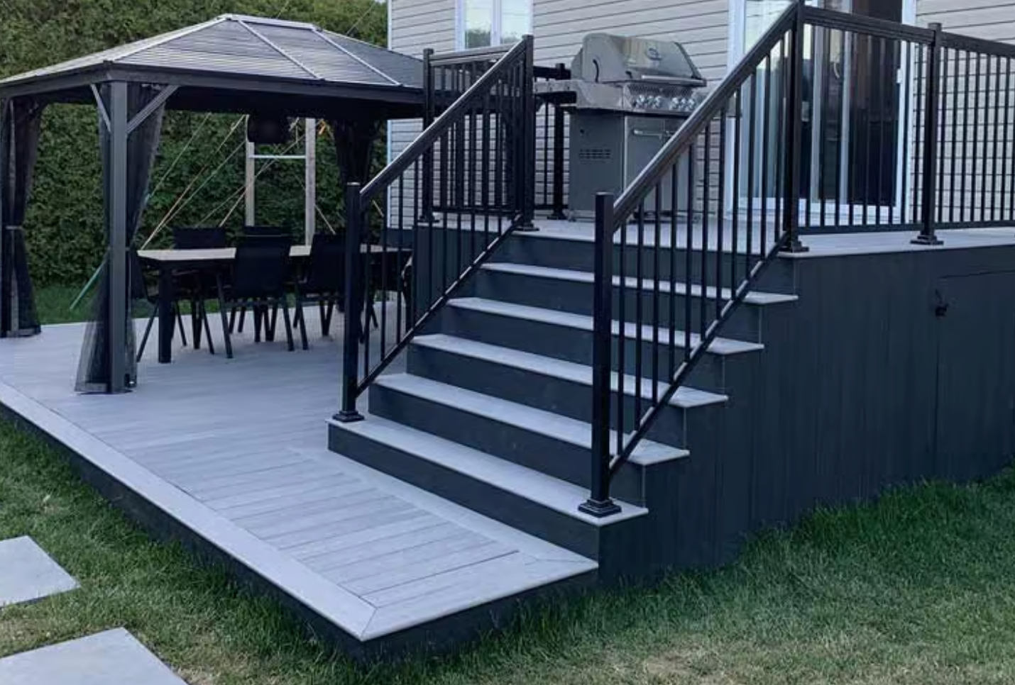 WPC Vlonderplank dubbelzijdig Grey – Rond Holprofiel, 3D Dragon Houtstructuur vs. vlak