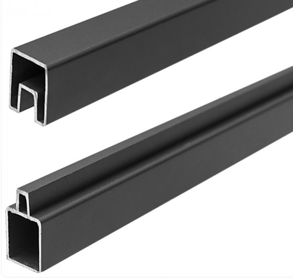 Composiet Schutting I Aluminium onder -of boven profiel