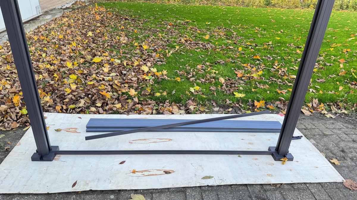 Composiet Schutting I Aluminium onder -of boven profiel