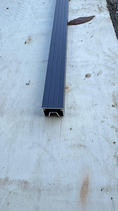 Composiet Schutting I Aluminium onder -of boven profiel