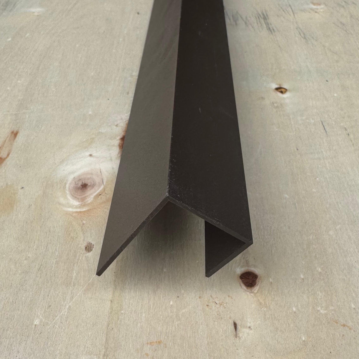 Aluminium U-profile Walnut