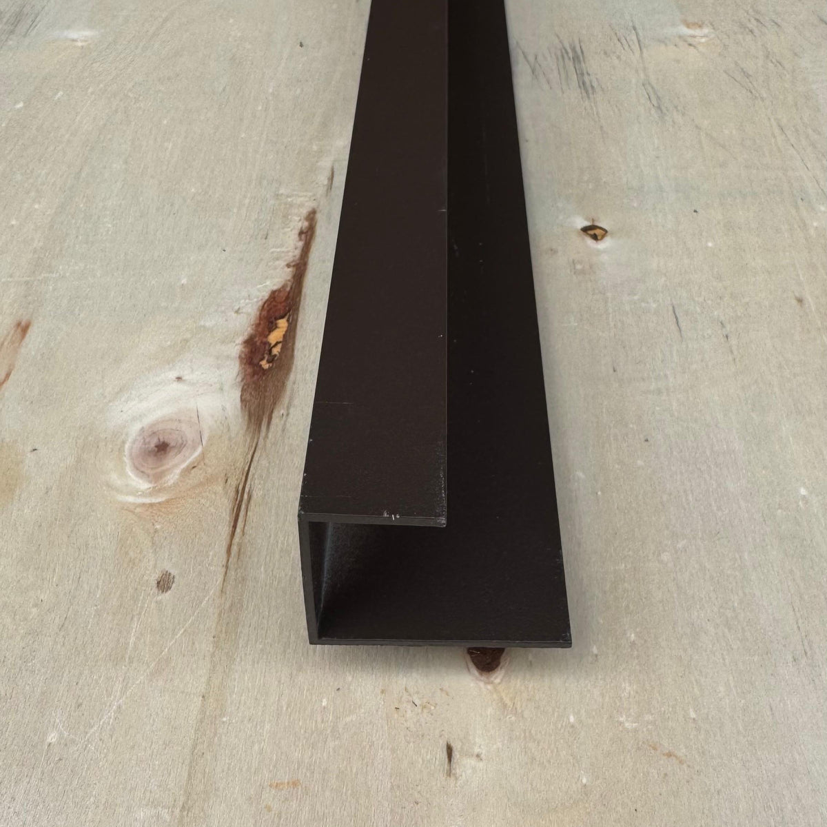 Aluminium U-profile Walnut